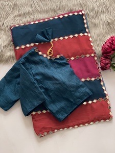 Sari de Georgette con Bordado de Diseño y Encaje con Trabajo de Espejo Original, con Blusa de Seda Banglori Mono sin Coser - Product Image 3