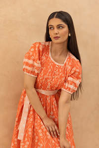 Robe midi en mousseline de soie à imprimé floral orange avec ceinture, col rond, coupe évasée, robe d'été décontractée, robe élégante et magnifique, confortable - Product Image 4