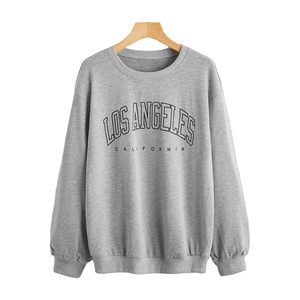 เสื้อสเวตเตอร์สวมหัวแขนยาวโอเวอร์ไซส์สำหรับผู้หญิงเสื้อฮู้ดคอกลมพิมพ์ลายออกแบบได้ตามต้องการสำหรับฤดูหนาวพร้อมโลโก้ด้านหน้า - Product Image 1