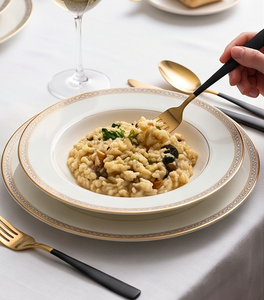 Ensemble de couverts en acier inoxydable avec manche noir moderne et tête plaquée or PVD, parfait pour la vaisselle et les ustensiles de cuisine. - Product Image 5