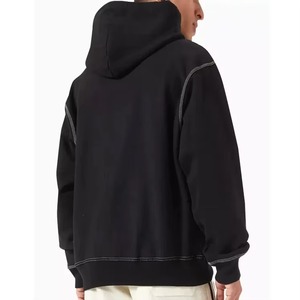 Sweat à capuche d'hiver noir personnalisé, coupe ajustée, avec broderie contrastante - Product Image 3