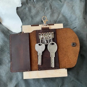 Porte-clés en cuir véritable compact et robuste avec protection et crochets métalliques durables – Étui à clés et portefeuille - Product Image 1