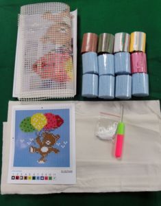 ชุดอุปกรณ์เย็บพรมแบบตะขอเกี่ยว HC0082A และ HC0082B (แบบ A - ลายหมี แบบ B - ลายดอกไม้) - Product Image 2