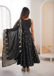 Ensemble Kurta traditionnel indien pakistanais pour femmes, noir, longueur cheville, avec dupatta brodée, coupe classique, vêtements ethniques - Product Image 5