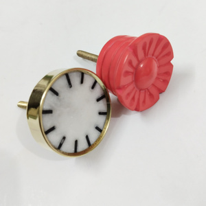 Precio al por mayor, perillas de puerta de armario de resina grabadas con flores, tirador de acero de latón para tocador, armario, cajón, muebles en India - Product Image 1