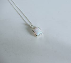 Collar de ópalo blanco con colgante de plata de ley, joyería con piedra de nacimiento de octubre, elegante collar de piedras preciosas, regalo para ella - Product Image 5