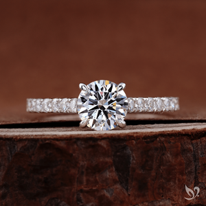 Élégante bague de fiançailles et de mariage intemporelle en or blanc 10K avec diamant de laboratoire brillant 1,00 carat, sertie pavé style cathédrale, certifiée IGI - Product Image 1