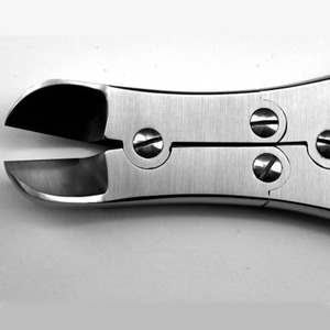Rongeur manuel allemand en acier inoxydable de haute qualité pour l'extraction précise des os en applications orthopédiques et neurochirurgicales - Product Image 3