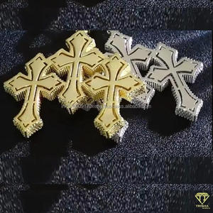 Pendentif croix haut de gamme avec finition en or jaune et or blanc et pierres de moissanite brillantes - Product Image 2