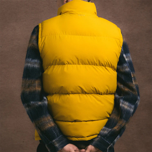 Chaleco Acolchado Amarillo de la Mejor Calidad con Cuello Alto, Cierre de Botones, Informal, de Invierno, Largo Regular, Color Sólido, Impermeable - Product Image 3