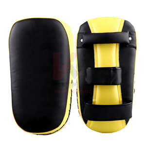 Pads thaïlandais personnalisés avec nom et logo – Fournisseur de pads d'entraînement pour les salles de sport, les clubs d'arts martiaux et les centres de coaching - Product Image 2