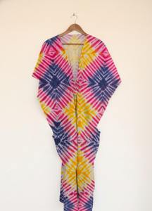 ผ้าคัฟตันโบฮีเมียนคุณภาพสูง เป็นมิตรกับสิ่งแวดล้อม ผ้าฝ้ายแท้ 100% ลายมัดย้อม แต่งลูกไม้ เอวยางยืด แขนทรงโดลแมน ซักได้ ความยาวแบบแม็กซี่ - Product Image 4