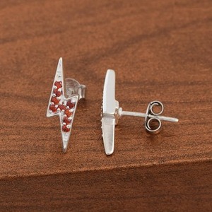 ต่างหูเงินแท้ 925 อินเดีย ปี 2026 รูปสายฟ้าสุดน่ารัก ประดับด้วยพลอยโกเมนธรรมชาติ ต่างหูแบบติดหู งานละเอียด ของขวัญวันครบรอบ - Product Image 3