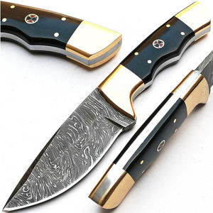 Cuchillo de caza hecho a mano de acero de Damasco con hoja de punta caída, mango negro y detalles dorados. Cuchillos de Damasco con hoja afilada. - Product Image 6