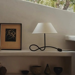 Lampe de table moderne en métal en forme de cloche E26 AC avec abat-jour en tissu blanc, lampe de sol décorative pour salon - Product Image 4