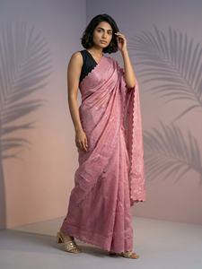 Sari en soie de framboise pure pour femme ELITE WEAVES, brodé avec des motifs Leheriya et une bordure à sequins, fabriqué en Inde - Product Image 5