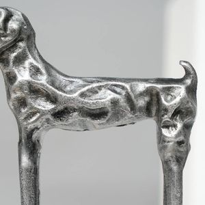 Scultura Moderna in Alluminio - Statuetta di Cane Alta 5X2.4X8'' Elegante Ornamento per Animali Domestici - Product Image 3