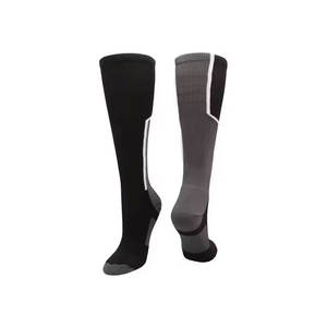 Calcetines de equitación de tela premium y acabado impecable con tela elástica y movimiento cómodo. - Product Image 5