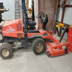 Kubota F2890 Ride On Lawn Mower 4WD 72 Inch Cutting Width Diesel Engine Garden Grass Cutter Available At Wholesale - Product Image 2