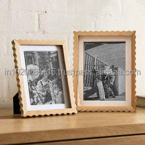 Cadre photo en bois naturel pour décoration intérieure bio, affichage d'images avec texture visible, aspect terreux, ambiance calme - Product Image 5