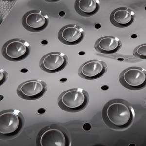 Tapis de bain antidérapant gris RT de 39 x 16 pouces avec ventouses et trous de drainage, tapis de douche pour salles de bain - Product Image 3