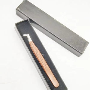 Pinzas de Acero Inoxidable con Agarre de Diamante Sostenible para Extensiones de Pestañas, con Logotipo Personalizado, Recubrimiento en Polvo Marrón, Puntas Puntiagudas para Volumen, Venta al por Mayor - Product Image 1