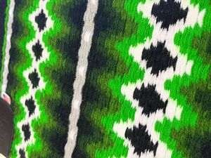 Tapis de selle classique en laine à motif géométrique vert, doublure polaire, rembourrage en polyester, polyvalent pour l'équitation - Product Image 3