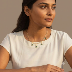 Collier à maillons plaqué or pour femmes avec pendentifs ovales en pierre verte sertie de clos - Product Image 4