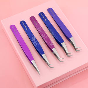 Emballage personnalisé Pince à cils à 90 degrés Pince à cils à pointe en fibre Pince à cils en acier inoxydable avec poignée en fibre Logo privé - Product Image 1