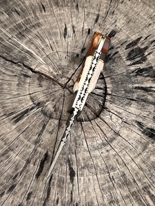 Couteau utilitaire de poche pliant à lame damas fait main avec étui en cuir OEM personnalisable Couteaux de transport de tous les jours - Product Image 3