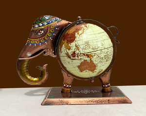 Base de Globo Terráqueo de Metal Pintado a Mano con Diseño de Elefante |   Escultura Decorativa de Globo Terráqueo en Hierro con Acabado en Cobre Antiguo de Diseño Moderno para - Product Image 3