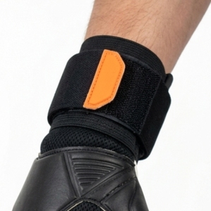 Advanced Goalkeeper Gloves for Football Training and Matches with Flexible Design and Secure Wrist <b>Strap</b> - Product Image 4
