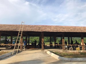 ร้านอาหารบ้านไม้ไผ่สำเร็จรูปแบบเปิดโล่ง - ดีไซน์ทรงสี่เหลี่ยมพร้อมงานฝีมือแบบบ้านชนบท หลังคาทรงเตี้ยเป็นมิตรกับสิ่งแวดล้อม - Product Image 3