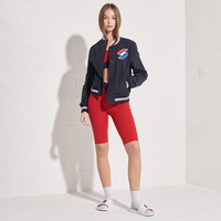Blouson universitaire respirant pour femme, style urbain, avec broderies et patchs, contraste de couleurs, épaules tombantes, coupe oversize courte, rembourré en coton