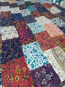 Cubrecama Floral Bohemio con Aves, Moderno, para Todas las Estaciones, Relleno de Algodón, Patchwork Hecho a Mano en Rajastán, Blanco y Azul, para el Hogar - Product Image 6