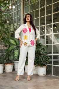 Conjunto de 3 Piezas Blanco para Mujer, Blazer Bordado con Pantalones Cómodos de Algodón, al Mejor Precio al por Mayor - Product Image 4