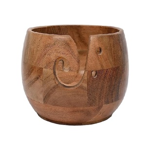 Bol à fil en bois conçu pour les tricoteuses qui recherchent des tirages fluides, sans nœuds, et un débit de fil stable lors de longues séances de tricot. - Product Image 5