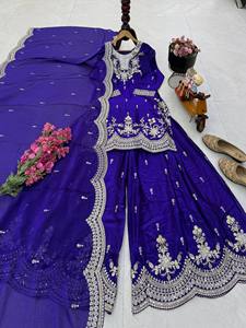 Nuevo Conjunto de Traje Sharara y Dupatta de Satén con Bordado de Lentejuelas y Cordón, Diseño TENNECY, de Gujarat - Product Image 6