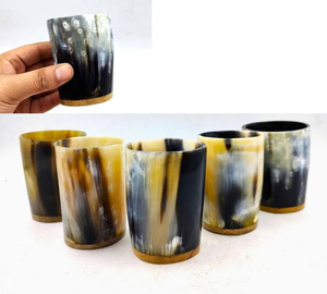 Lot de 4 verres à shot en corne de buffle polie – Mini-verres écologiques avec couvercle, impression typographique vintage classique pour fêtes - Product Image 3