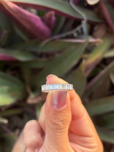 Elegante Anillo de Compromiso de Diamantes para Novia con Diseño Clásico de Corte Redondo Escalonado a Buen Precio - Product Image 5