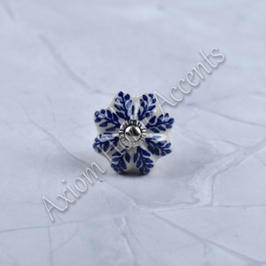 Perillas de cerámica florales modernas de Axiom Home Accents hechas a mano para dormitorio, cocina, baño, muebles y gabinetes de exterior - Product Image 4