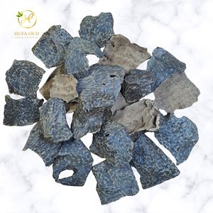Chips de Oud 100% Naturales Tratados con Vapor HUFA OUD HP-EC1 de Grado Comercial para Bakhoor - Product Image 1