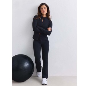 Conjunto de yoga sin costuras de 2 piezas para mujer, leggings de cintura alta y top corto tipo racerback en color marrón sólido - Product Image 6