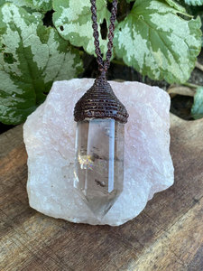 Collier Statement Bohème en Macramé avec Pendentif Pointe de Cristal de Quartz Clair Naturel, Fait Main, Énergie Guérison, Réglable, Thème Bouddhisme et Papillon - Product Image 6