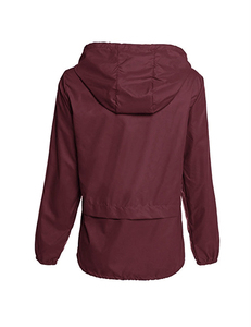 Veste de randonnée imperméable à capuche pour femme, couleur bordeaux, manches longues, fermeture éclair, cordon de serrage, coupe régulière, printemps, extérieur - Product Image 2