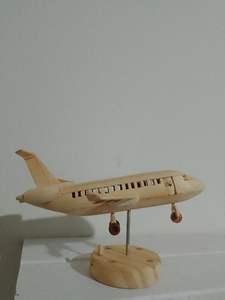 Centro de mesa decorativo con diseño de avión de madera, ideal para regalar, decorar el hogar y exhibir en colecciones. - Product Image 4