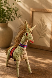 Figura de Caballo de Paja Hecha a Mano, Artesanal, Ecológica, Escultura Decorativa para Decoración Rústica del Hogar, Venta al Por Mayor - Product Image 1