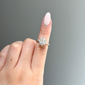 Anillo de Compromiso Solitario con Diamante Cultivado en Laboratorio de 2 Quilates, Corte Redondo, Certificado IGI D E VVS VS, Engaste de Seis Puntas, Joyería de Oro Personalizada - Product Image 1