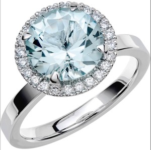 Anillo de Lujo con Topacio Azul Tallado en Plata de Ley 925 con Baño de Oro Blanco, Joyería para Compromiso, Boda o Fiesta - Product Image 1