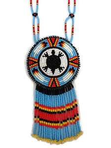 Conjunto de collar y aretes con cuentas culturales que reflejan la artesanía artesanal y el arte tradicional de la joyería. - Product Image 5